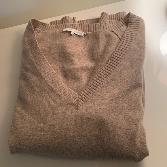 V neck sweater from 360 Cashmere - Picture 1 of 6